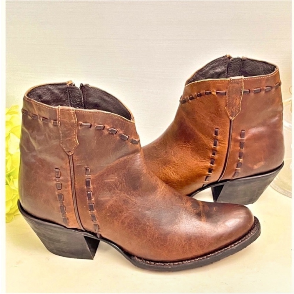 Tony Lama Anahi Buckstitch Brown Leather Stylish Western-Inspired Booties Sz 8.5